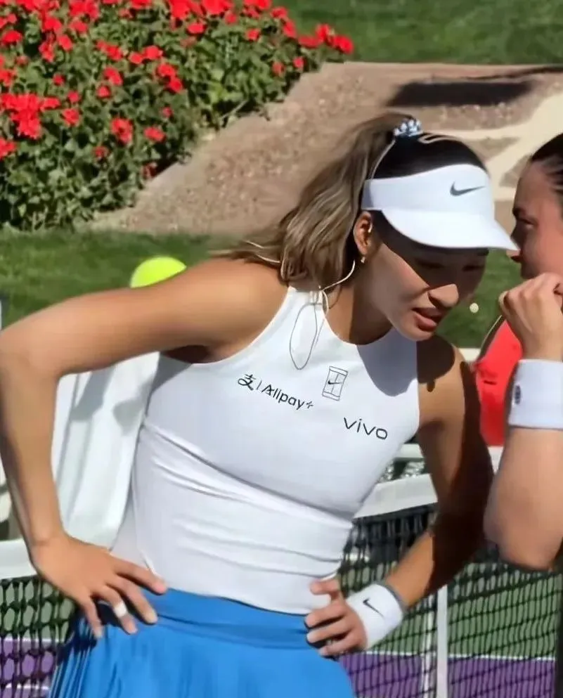 阿扎伦卡在德国队比赛中惊险取胜，连败引发热议！的简单介绍